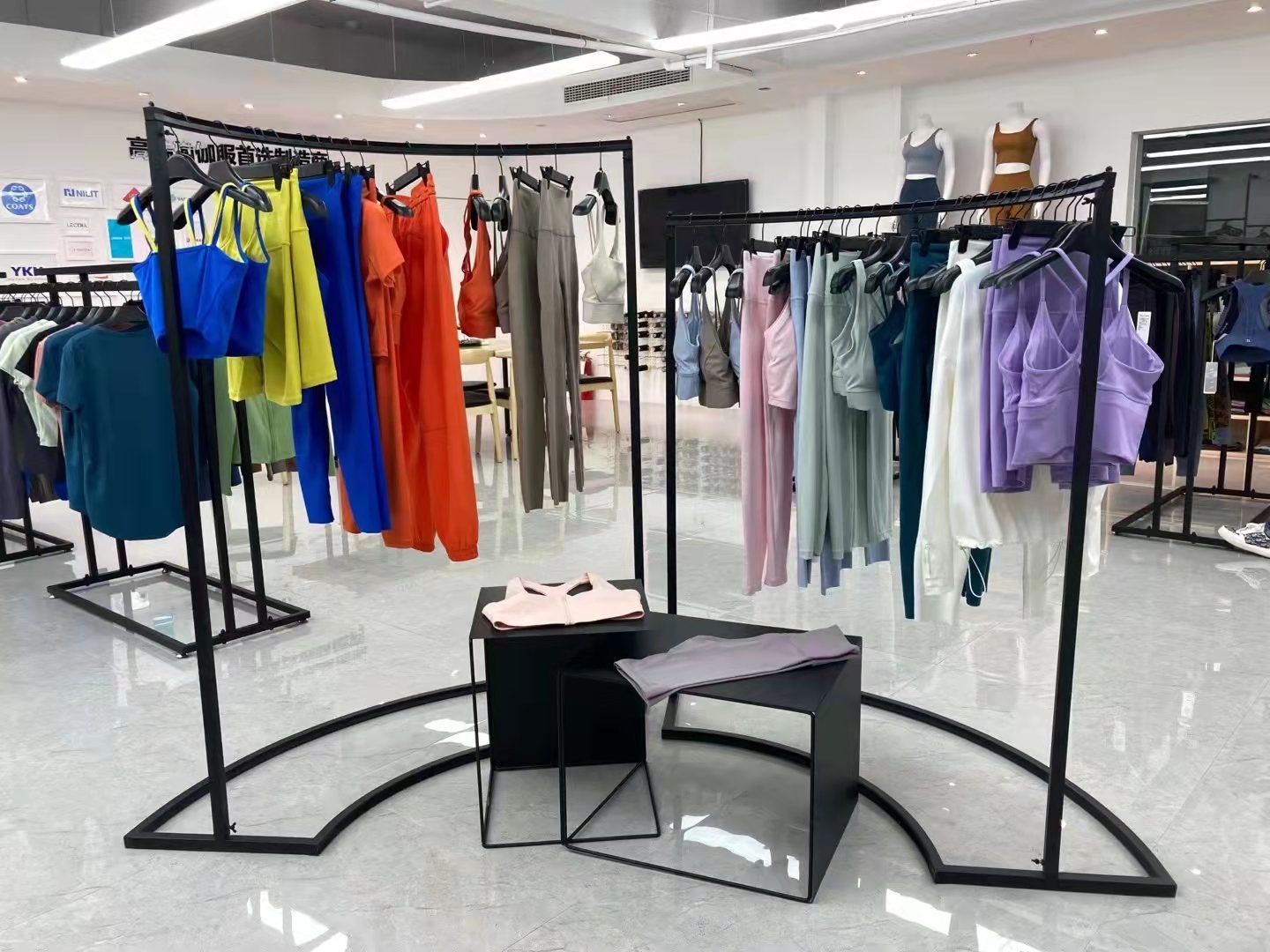 2025 Newest Summer UPF 50+ Slim Fit Hooded Coat Zipper Thumb Hole Anti-UV Jacket Outdoor Sunproof Clothing for Women - 图片 18