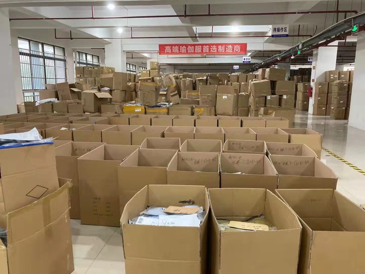 2025 Newest Summer UPF 50+ Slim Fit Hooded Coat Zipper Thumb Hole Anti-UV Jacket Outdoor Sunproof Clothing for Women - 图片 23